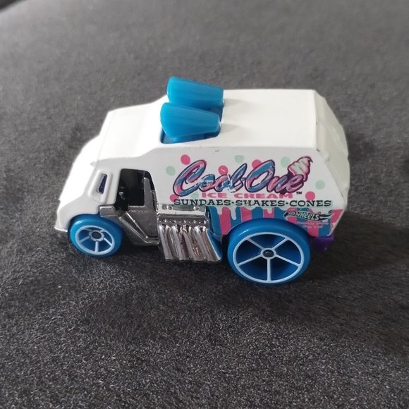 2004 Hot Wheels 13 Mattel Cool One - Picture 5 of 9